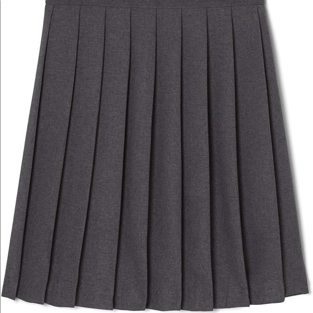 grey pleated skirt
